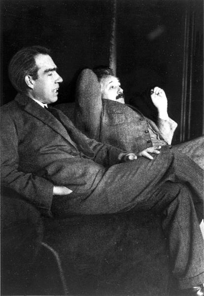 Niels Bohr y Albert Einstein