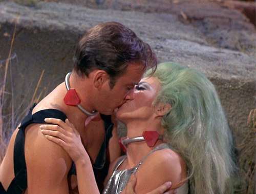 Captain_Kirk_Kiss