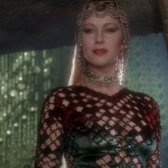 helen_mirren_in_excalibur_1